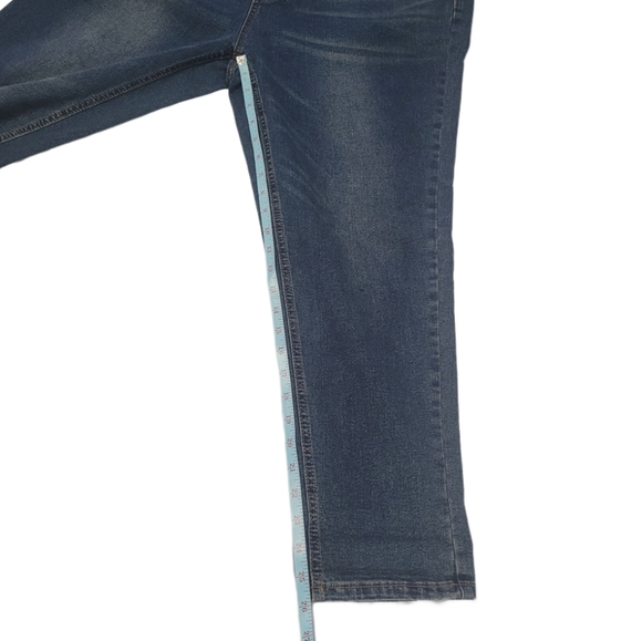 NWT  BloomChic  Women's Size 16 Elastic Waist  Roll Hem Ankle  Dark Wash Jeans - Picture 11 of 16